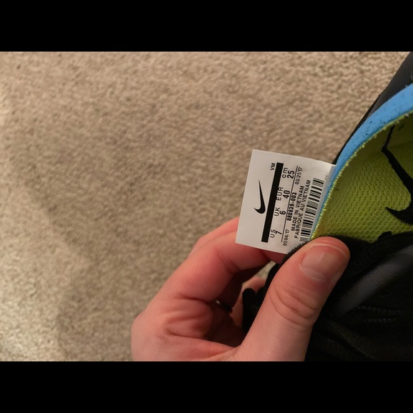 EUC Nike Free RN women’s 8.5 black - Picture 4 of 4